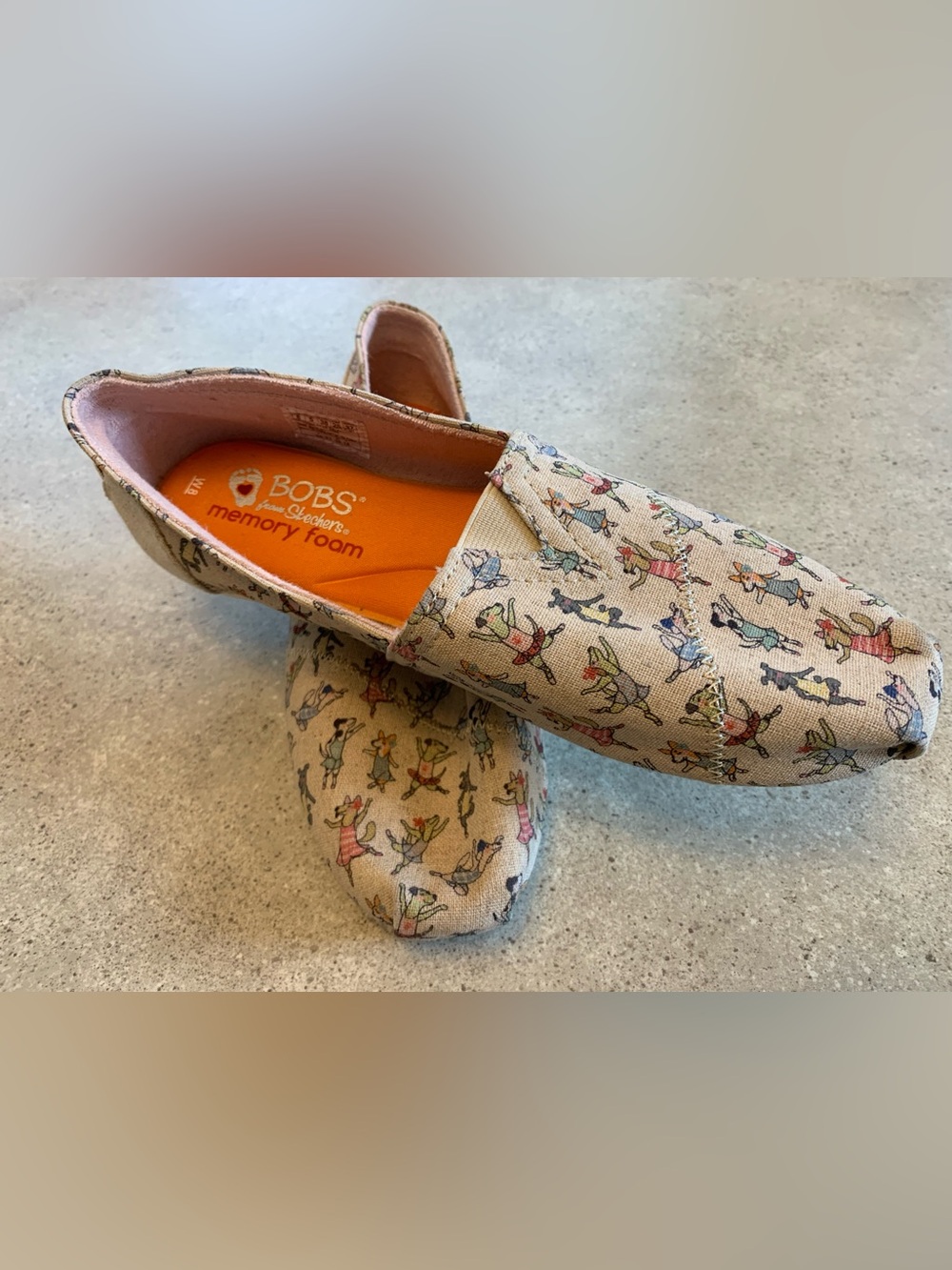 Skechers BOBS for Dogs slip-on flats with playful cartoon dog print W8 Like New
